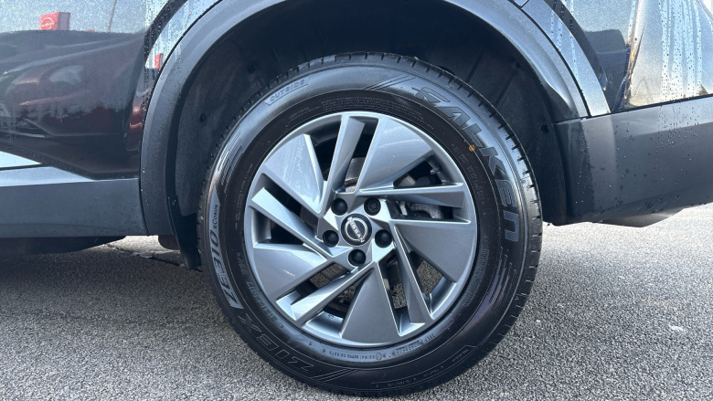 Nissan Qashqai 1.3 DiG-T MH Acenta Premium 5dr Petrol Hatchback